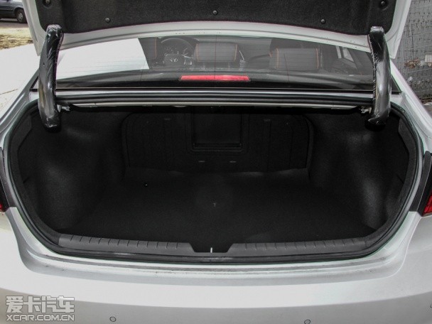 北京現代2015款索納塔九