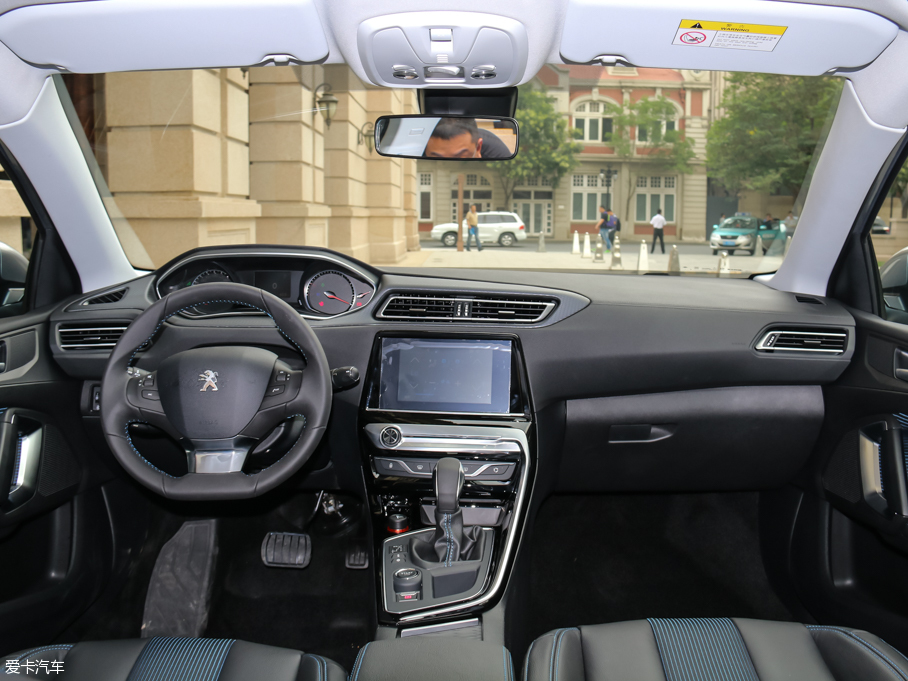 東風(fēng)標(biāo)致2016款標(biāo)致308