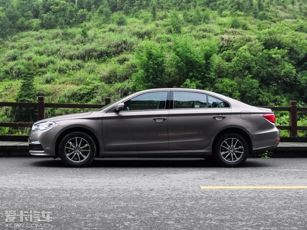 力帆汽車2015款力帆820