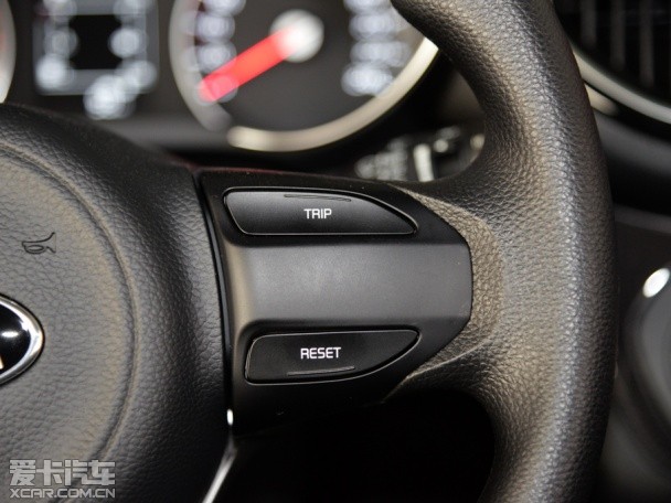 東風悅達起亞2015款傲跑