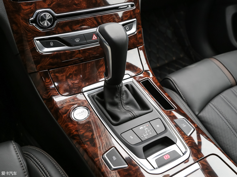 東風風神2016款東風A9