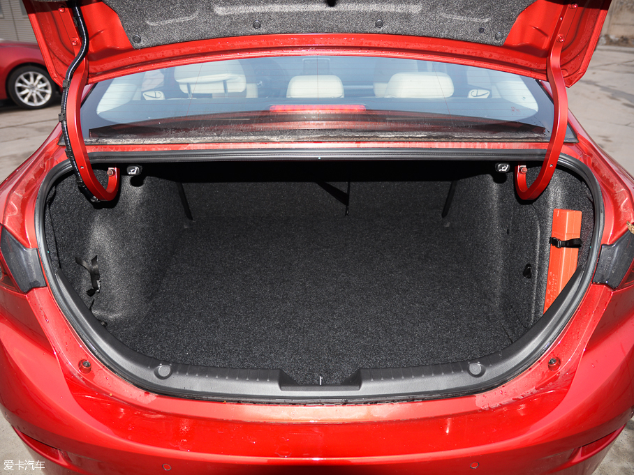 長安馬自達2016款昂克賽拉三廂