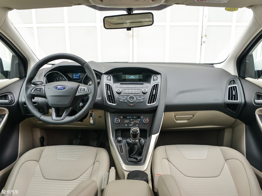 長安福特2015款新福克斯三廂