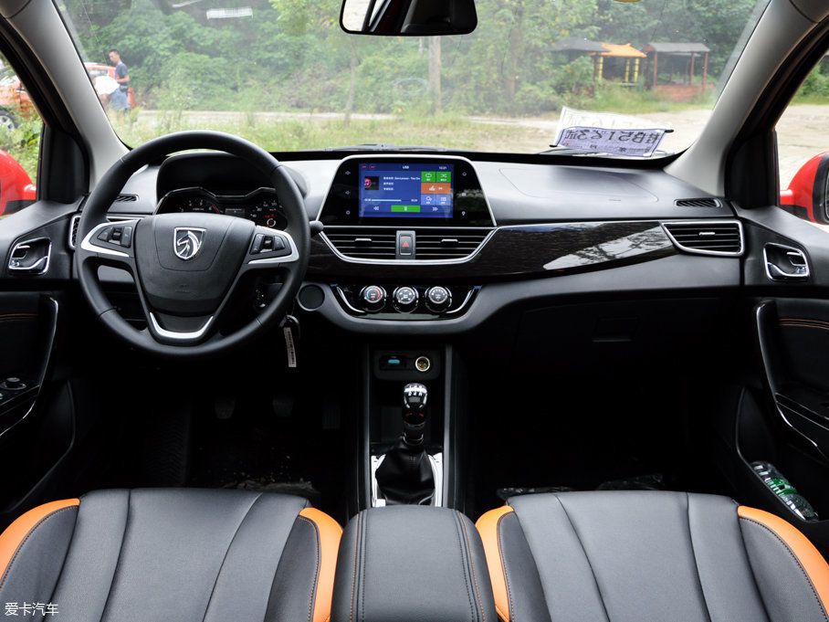 寶駿汽車2016款寶駿310