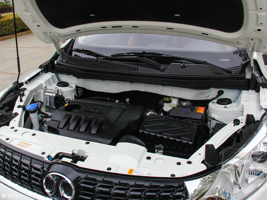 北汽紳寶2016款紳寶X35