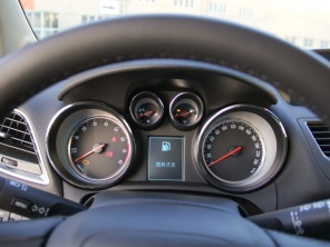 上汽通用別克2015款昂科拉