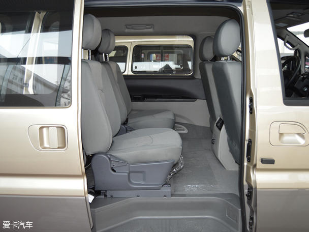 東風風行2015款菱智