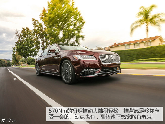 动力储备方面,除了本次在美国试驾的3.0L V6双涡轮增压外,还将为中国市场提供一款2.0T发动机。而在可预见的未来,2.0T车型绝对是全新大陆的销量担当。既然回国之后可以深度试驾2.0T车型,那不如先来看看作为旗舰的3.0T车型表现如何。变速箱方面,两款发动机均配6AT变速箱。 我还是第一次在这个级别的车上体会到如此迅捷灵敏的油门反馈。你只需轻点油门踏板,便可以充分调动这台3.