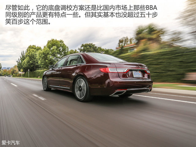 动力储备方面,除了本次在美国试驾的3.0L V6双涡轮增压外,还将为中国市场提供一款2.0T发动机。而在可预见的未来,2.0T车型绝对是全新大陆的销量担当。既然回国之后可以深度试驾2.0T车型,那不如先来看看作为旗舰的3.0T车型表现如何。变速箱方面,两款发动机均配6AT变速箱。 我还是第一次在这个级别的车上体会到如此迅捷灵敏的油门反馈。你只需轻点油门踏板,便可以充分调动这台3.