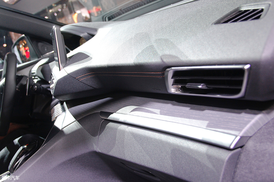 標(biāo)致5008巴黎車(chē)展靜評(píng)