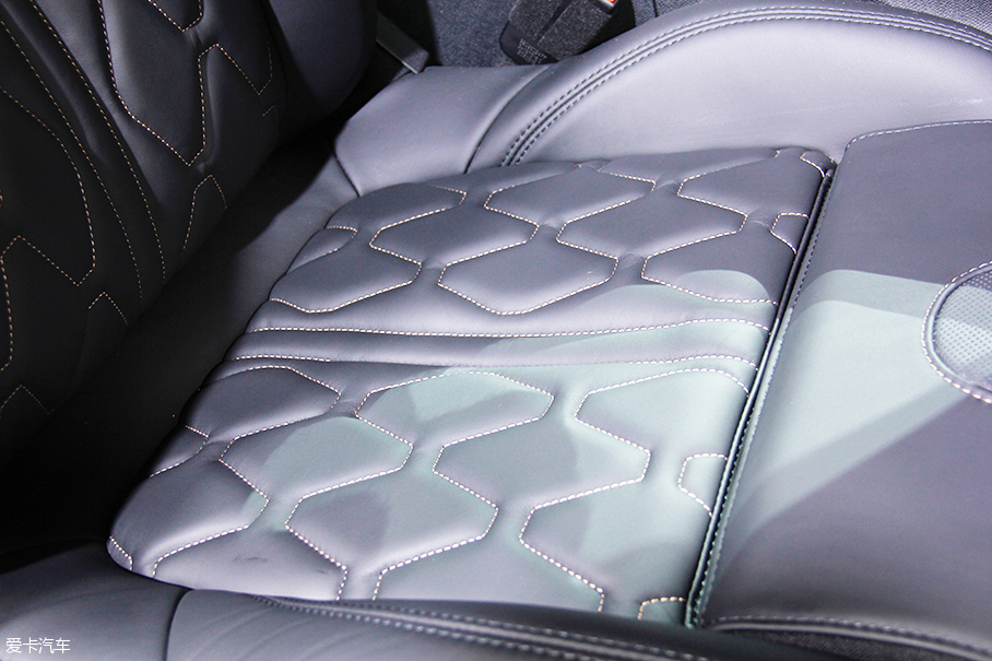 標(biāo)致5008巴黎車(chē)展靜評(píng)