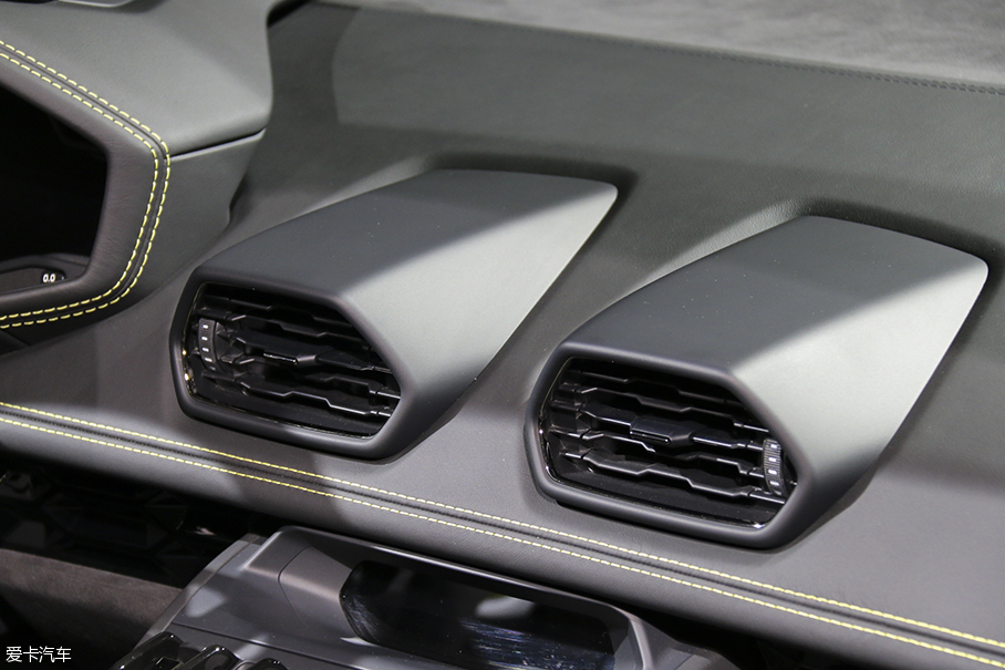 享受陽光 實(shí)拍Huracan LP580-2敞篷版