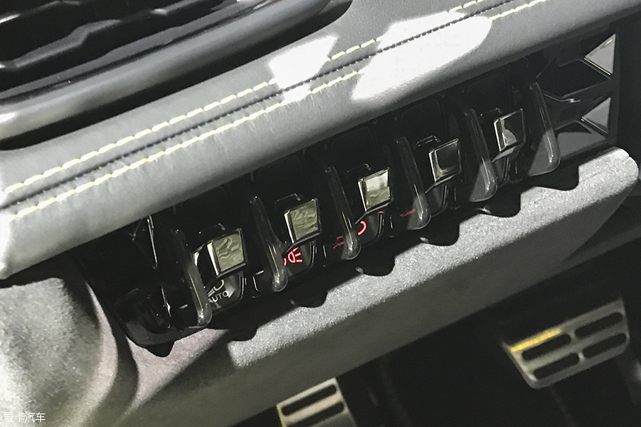 享受陽光 實(shí)拍Huracan LP580-2敞篷版