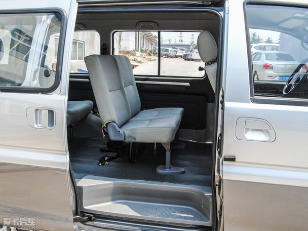 東風風行2015款菱智導購