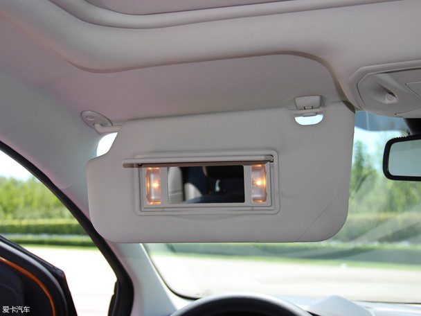 薦1.0T自動(dòng)超能風(fēng)尚型 全新福克斯導(dǎo)購