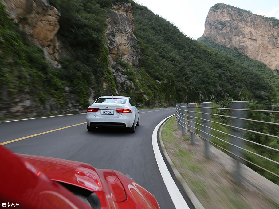 捷豹XE對比雷克薩斯IS