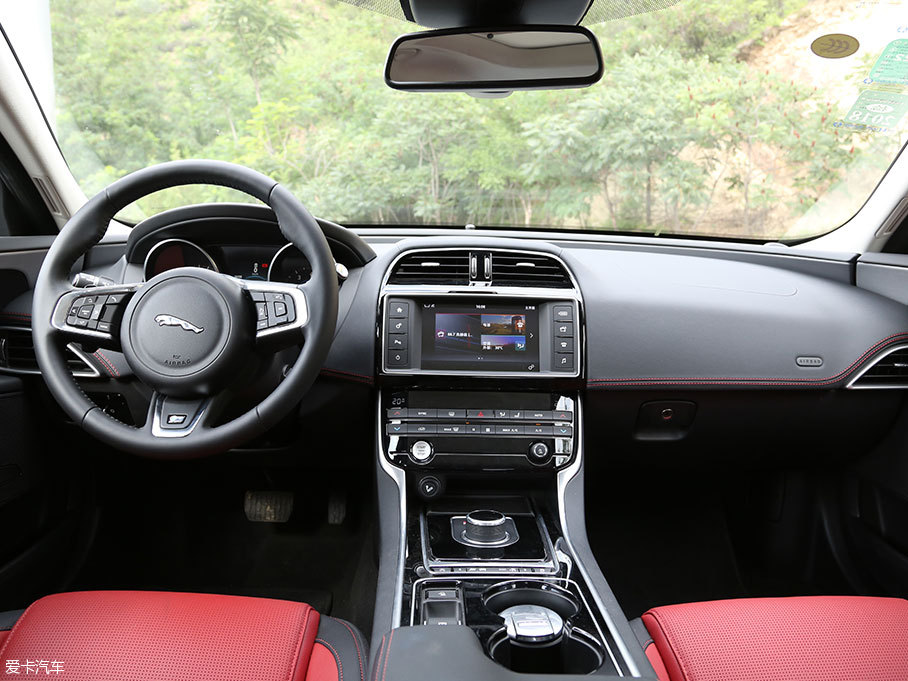 捷豹XE對比雷克薩斯IS