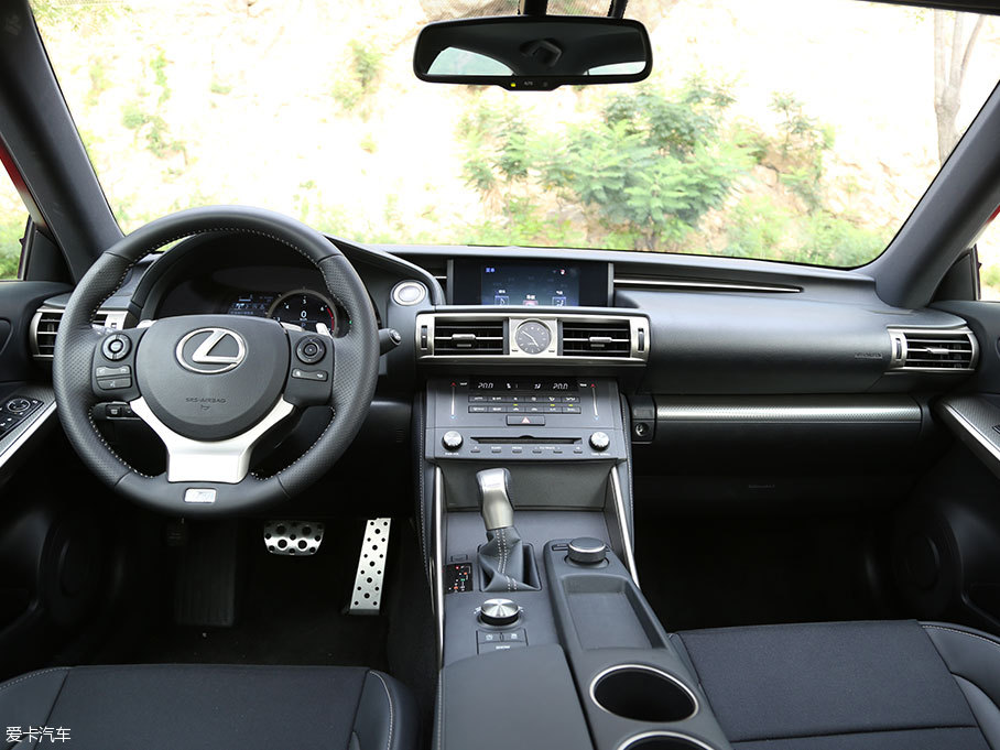 捷豹XE對比雷克薩斯IS