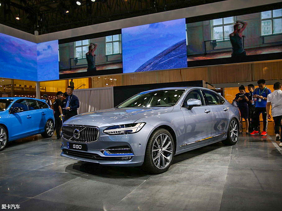 御姐變身老板 對比三款豪華商務車