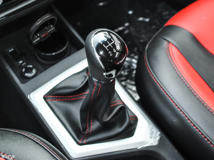 江淮汽車-瑞風S2