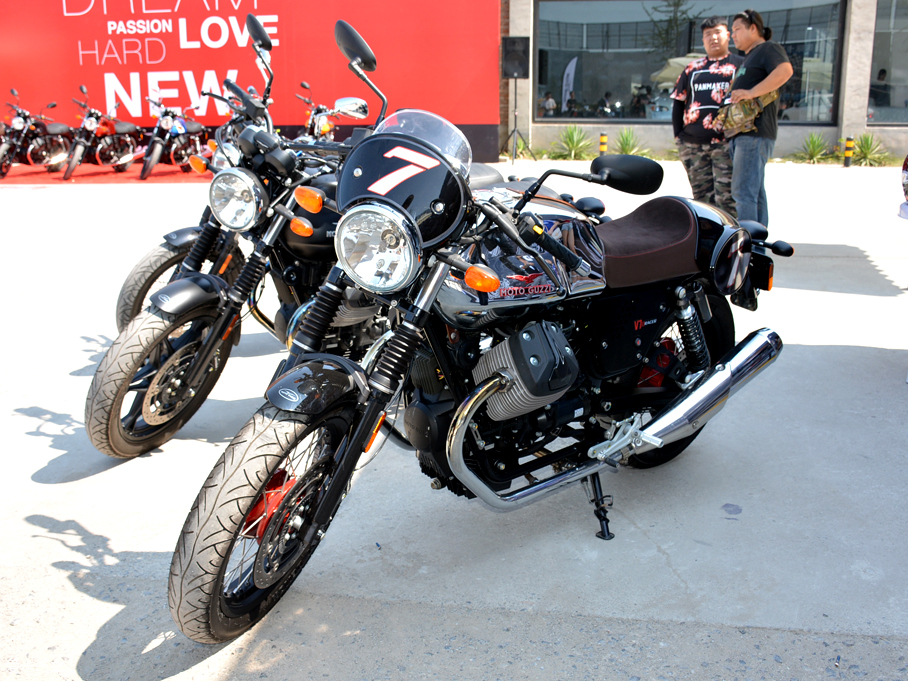 摩托古兹;moto guzzi;V7;复古;咖啡机车;大排量;街车