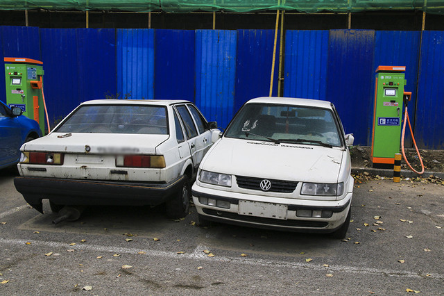 「图文」吃着泡面唱着歌!秦EV移动电站功能测