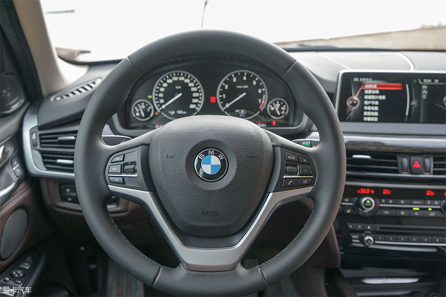 BMW X5 xDrive40eǱƷƵĵһʽ϶ͣ X5 xDrive40eûн춯SUVɫ֮ìܵأ