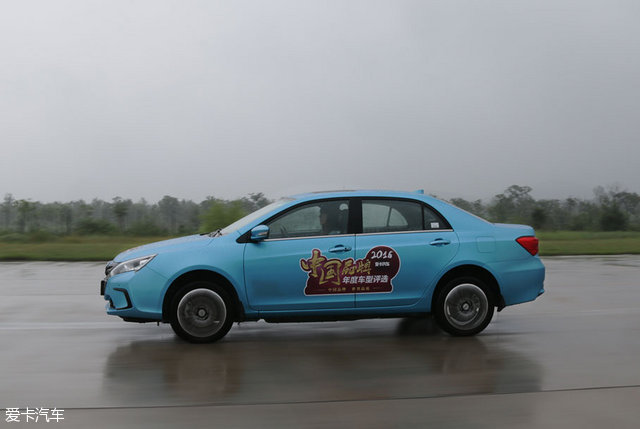 中国品牌年度车;比亚迪秦ev300