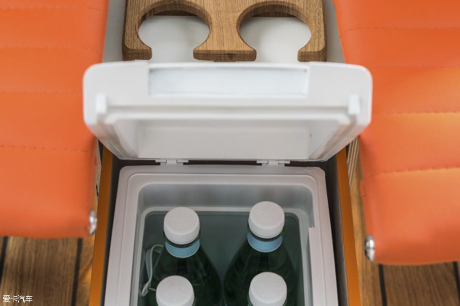 e-NV200;纯电动移动办公室;