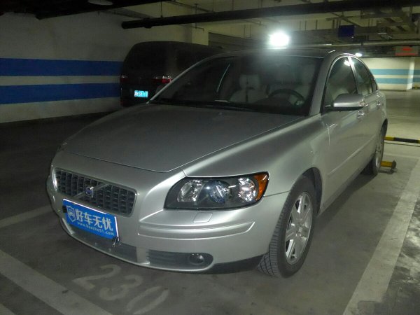 北京沃尔沃s402006年上牌二手车报价_多少钱,2006年上牌的沃尔沃s40