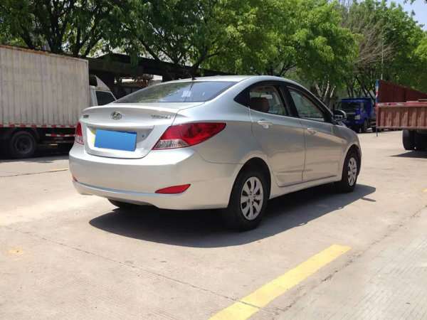 北京现代瑞纳2011年上牌二手车报价_多少钱,2011年上牌的现代瑞纳出售