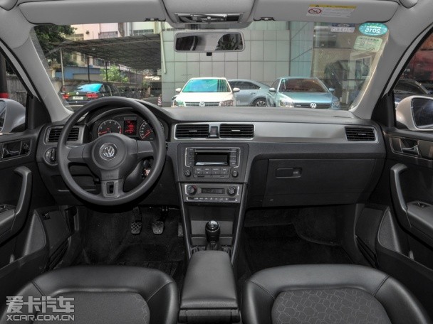 上海大众2015款桑塔纳