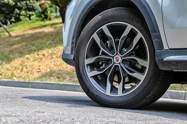 外观出色功能丰富!荣威rx5试驾