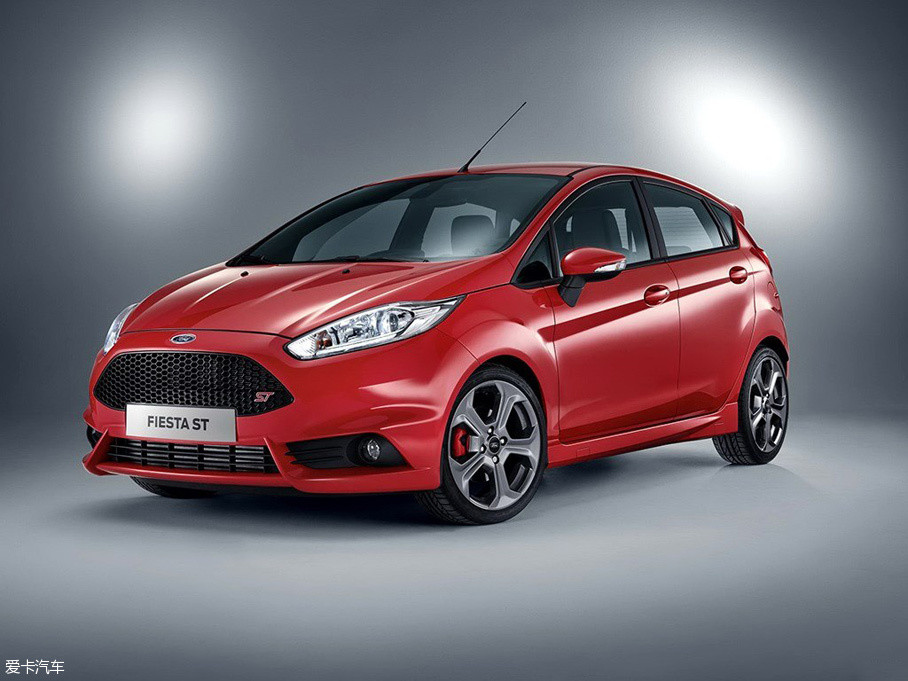 近日,福特发布了嘉年华st五门版车型的官图,相比之前推出的三门版车型