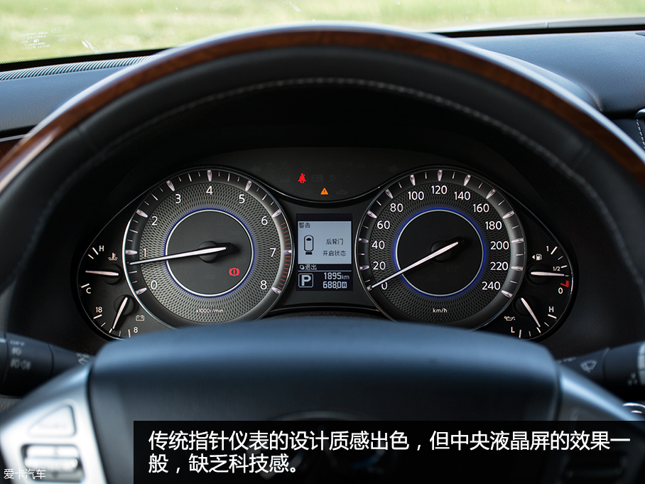 QX80试驾