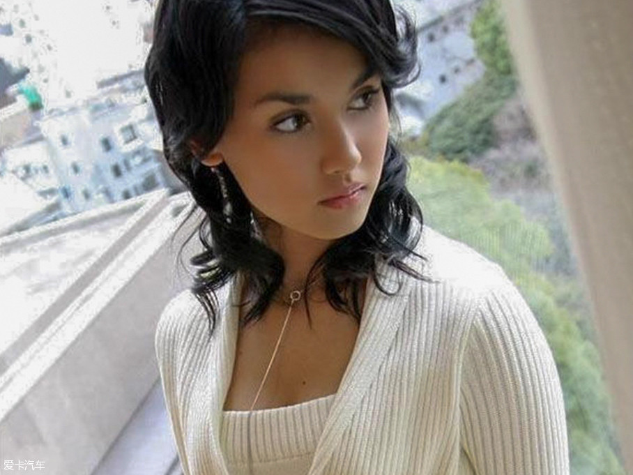 > 小泽玛利亚撞了你的车